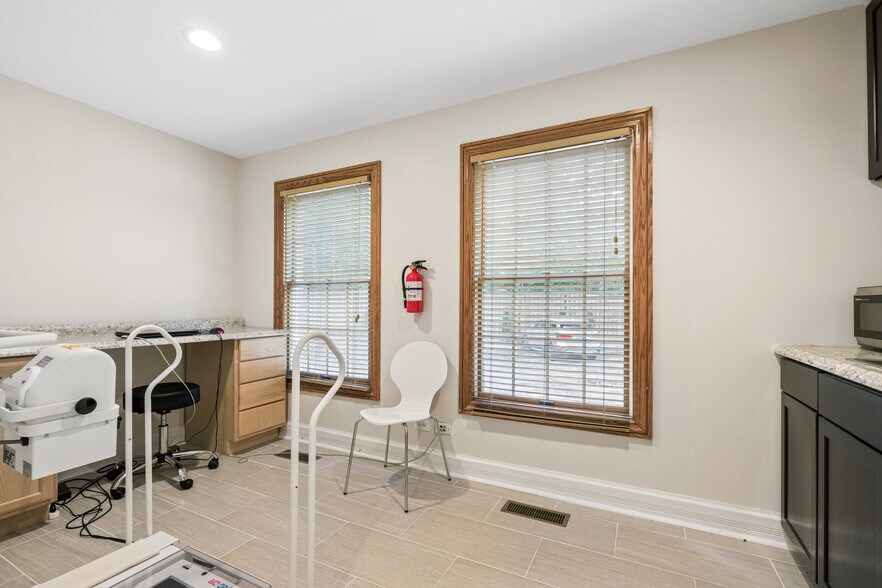 More Photos Of 4215 Kirchoff Rd, Rolling Meadows Office For Sale