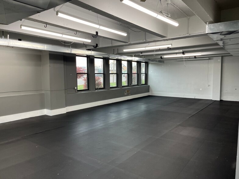 More Photos Of 3218 Lake Shore Rd, Buffalo Office For Lease