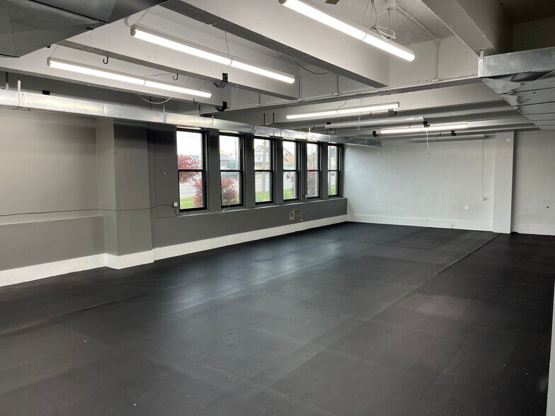 More Photos Of 3218 Lakeshore Rd, Buffalo Office For Sale