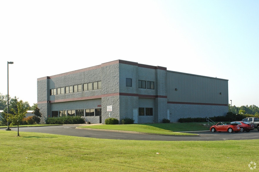 More Photos Of 7012 Trade Port Dr, Louisville Warehouse For Lease