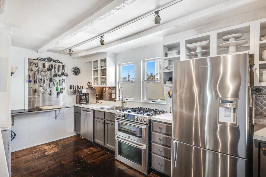 More Photos Of 7 Central St, Provincetown Hotel For Sale