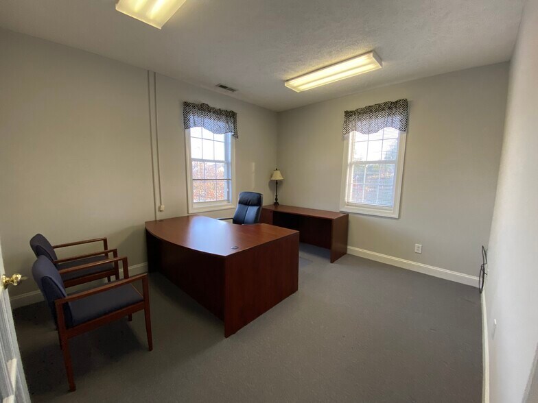 More Photos Of 2944 Breezewood Ave, Fayetteville Office For Lease
