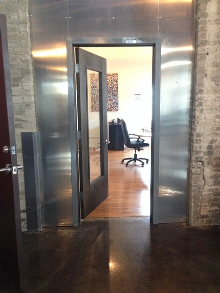More Photos Of 2909 Bryant Ave S, Minneapolis Office For Lease