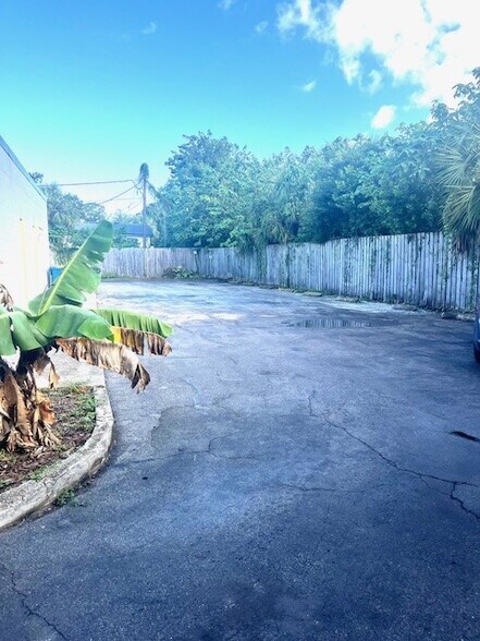 More Photos Of 835 Cesery Blvd, Jacksonville Medical For Sale