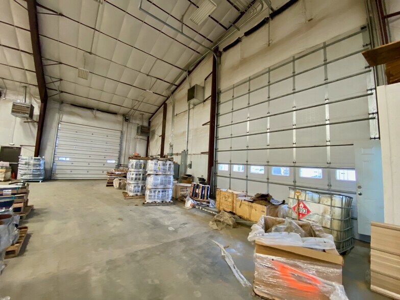 More Photos Of 5066 Owan Industrial Park Dr, Williston Warehouse For Lease