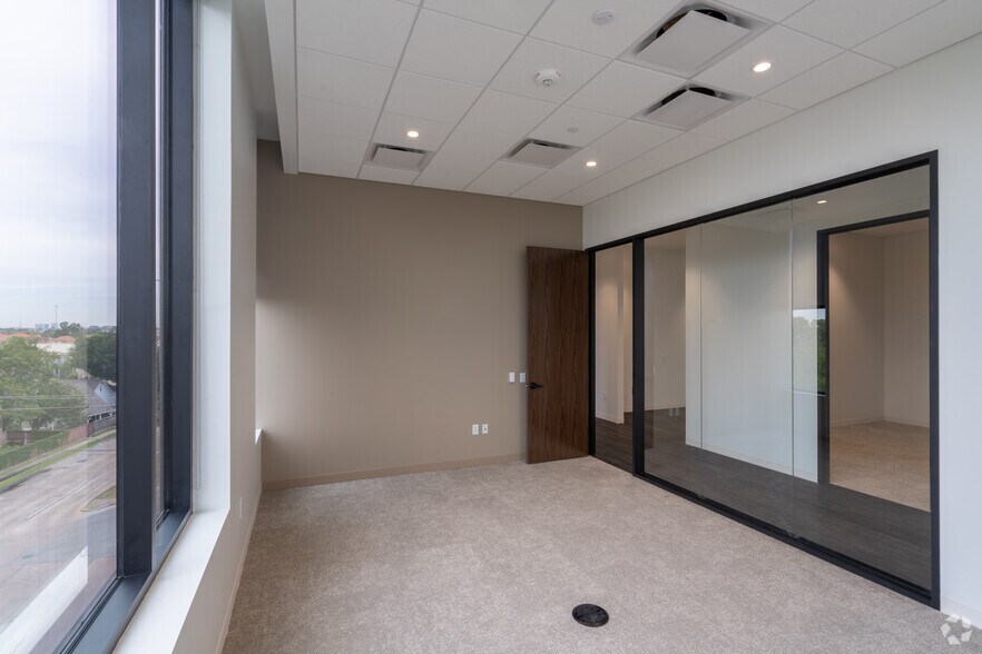 More Photos Of 190 TC Jester Blvd, Houston Office For Lease
