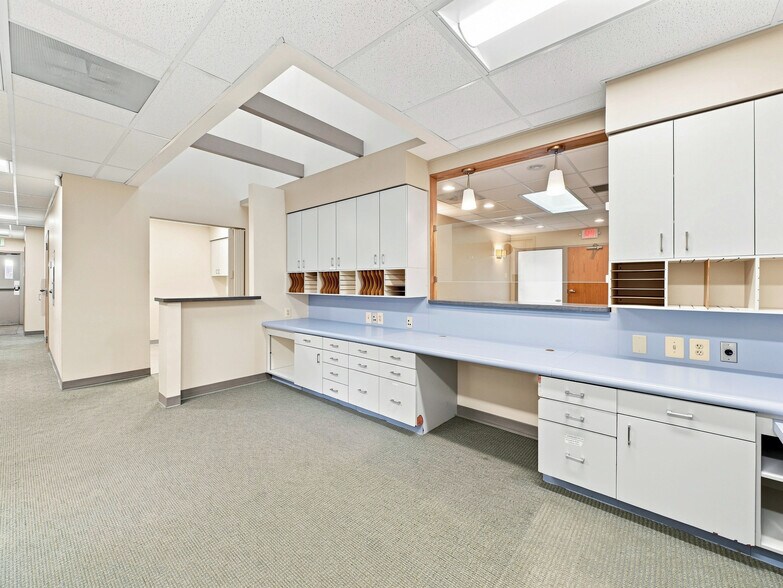 More Photos Of 187 Thomas Johnson Dr, Frederick Medical For Lease