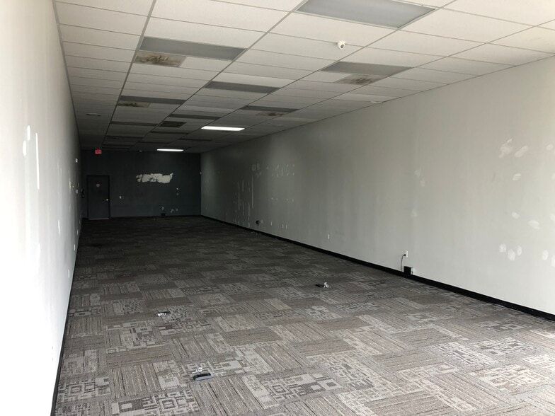 More Photos Of 5201 W 34th St, Houston Freestanding For Lease