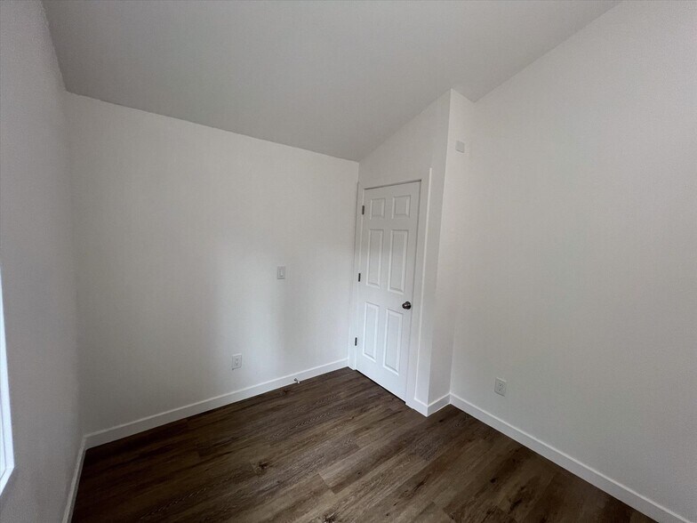 More Photos Of 10443 17th Ave SW, Seattle Multifamily For Sale