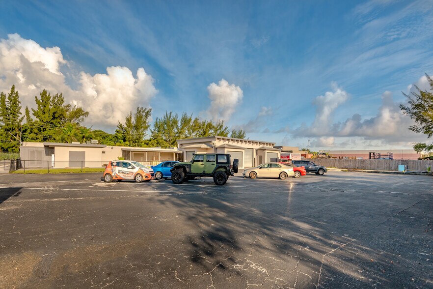 More Photos Of 3000 SW 4th Ave, Fort Lauderdale Flex For Lease