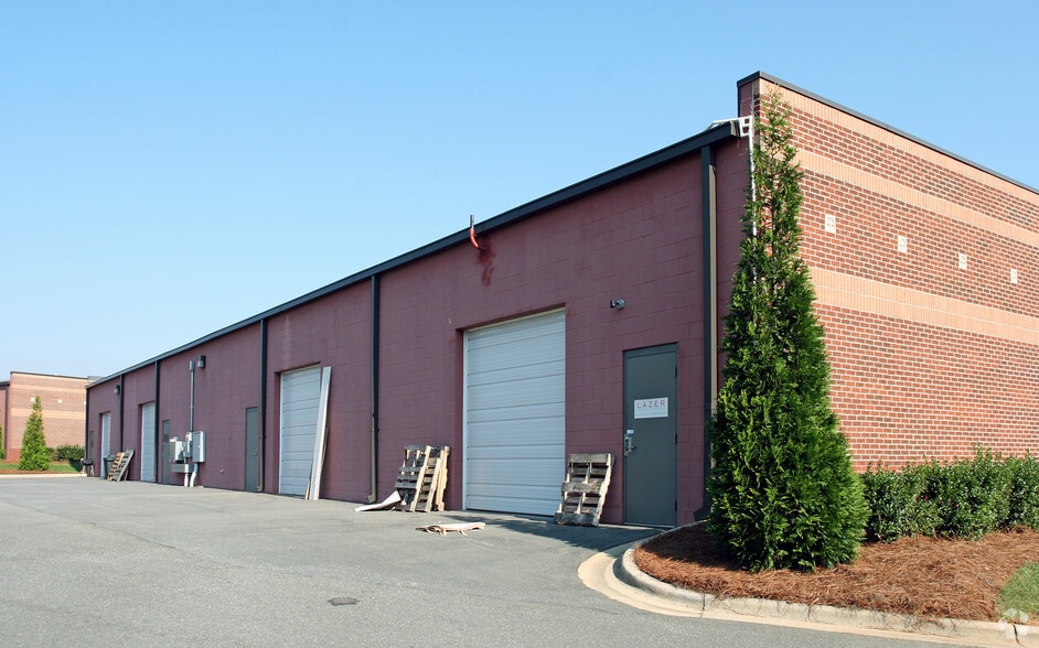 More Photos Of 971-985 Pinebrook Knolls Dr, Winston-Salem Unknown For Lease