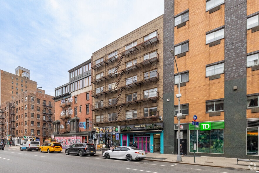 More Photos Of 214-216 Seventh Ave, New York Apartments For Lease
