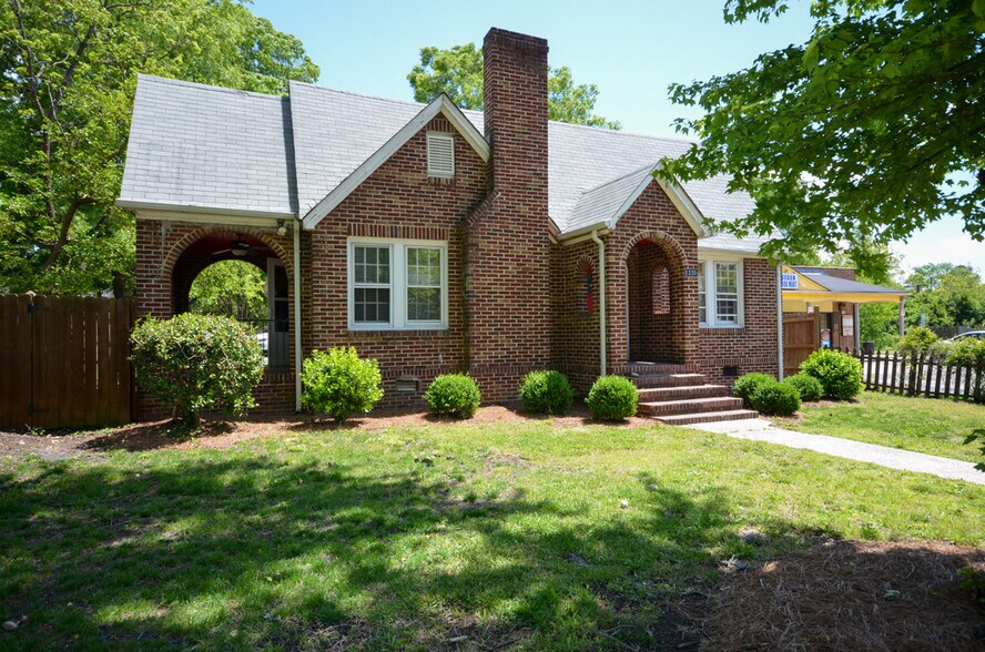 More Photos Of 2220 The Plaza, Charlotte Office Residential For Sale