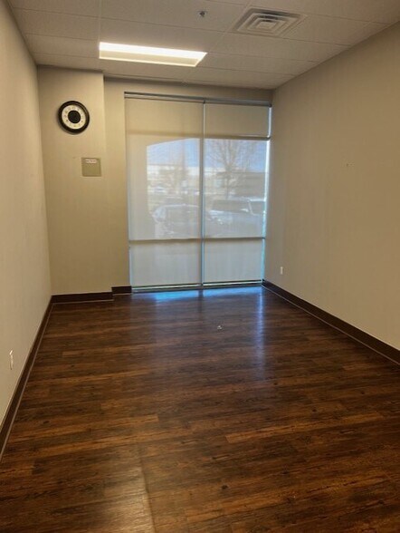 More Photos Of 15970 S Mur-Len Rd, Olathe Unknown For Lease