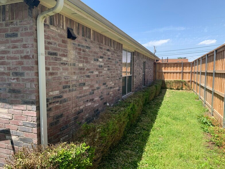 More Photos Of 2920 Inwood Rd, Dallas Office For Sale