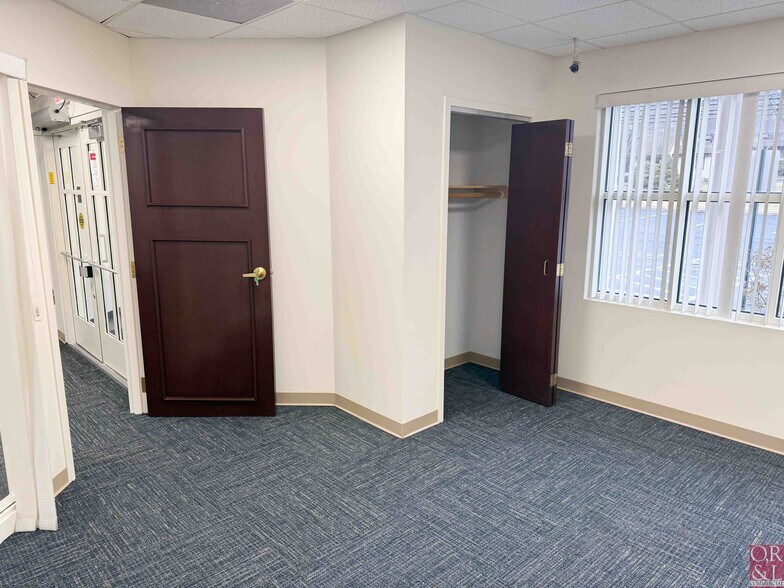 More Photos Of 1009 New Haven Rd, Naugatuck Bank For Sale