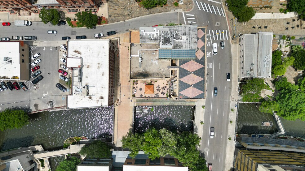 More Photos Of 126 E Main Plz, San Antonio Apartments For Sale