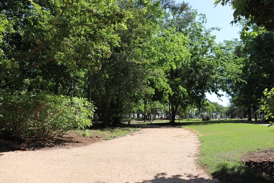 More Photos Of 740 Bradfield Rd, Houston Light Distribution For Lease