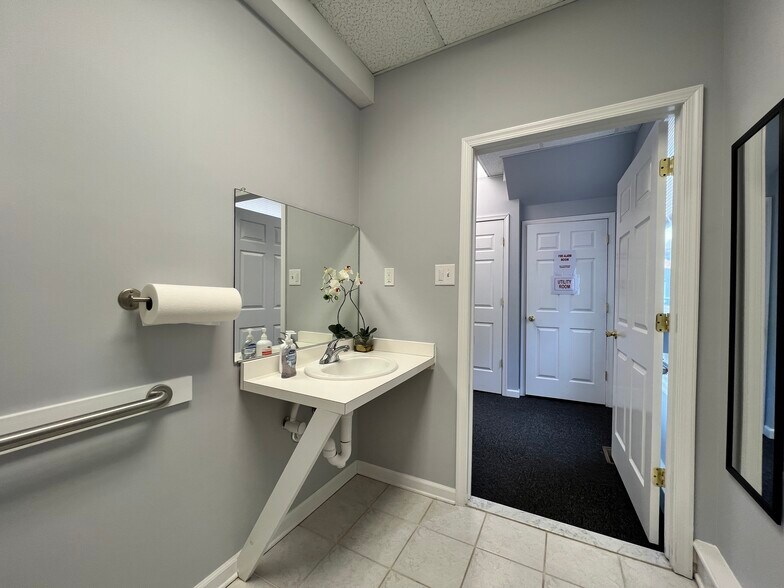 133 Ledgewood Ave, Netcong, NJ 07857 Medical Office For Lease