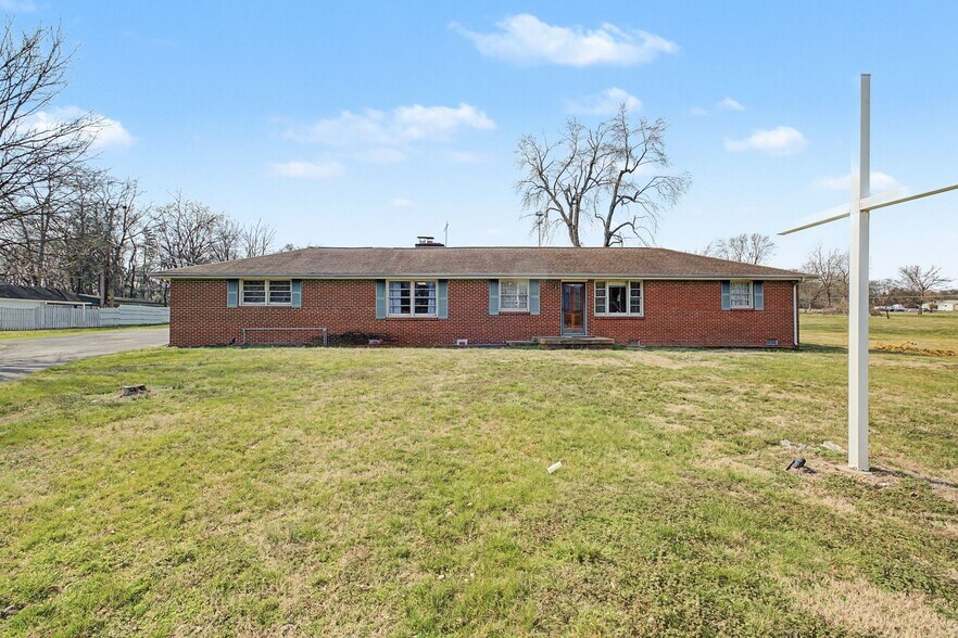More Photos Of 611 New Shackle Island Rd, Hendersonville Flex For Sale