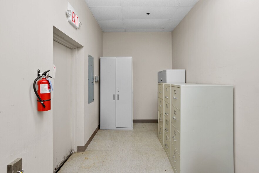 More Photos Of 1702 Mount Holly Rd, Burlington Freestanding For Lease
