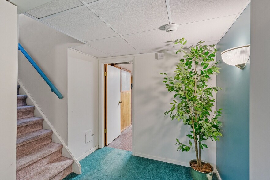 More Photos Of 235 Saratoga Rd, Schenectady Office For Sale