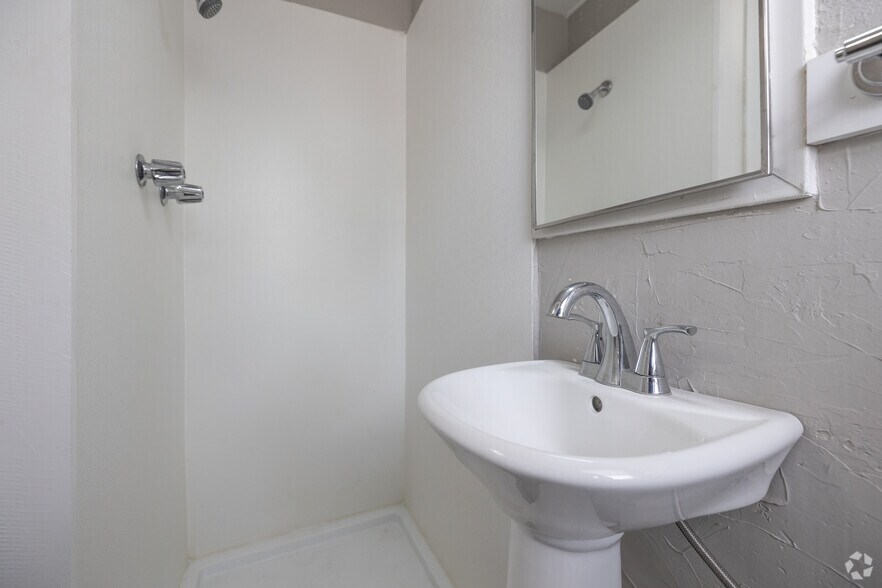 More Photos Of 1605 Water St, Kerrville Apartments For Sale