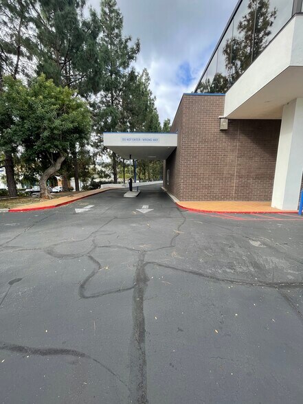 More Photos Of 50 W Hillcrest Dr, Thousand Oaks Bank For Lease