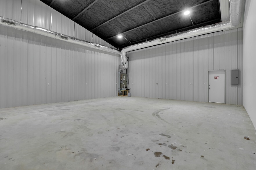 More Photos Of 14596 US Highway 75, Van Alstyne Flex For Lease