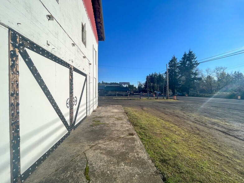 More Photos Of 28401 Salmon River Hwy, Grand Ronde Service For Lease