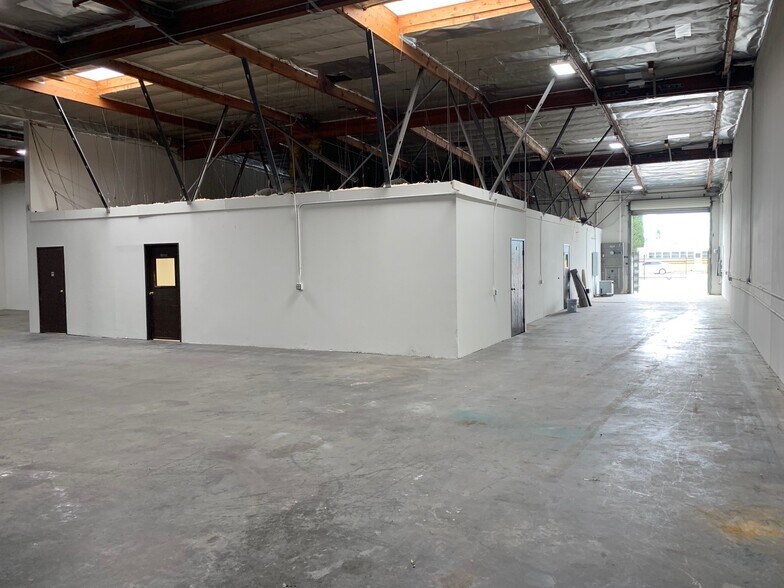 More Photos Of 15610-15630 S Figueroa St, Gardena Warehouse For Lease