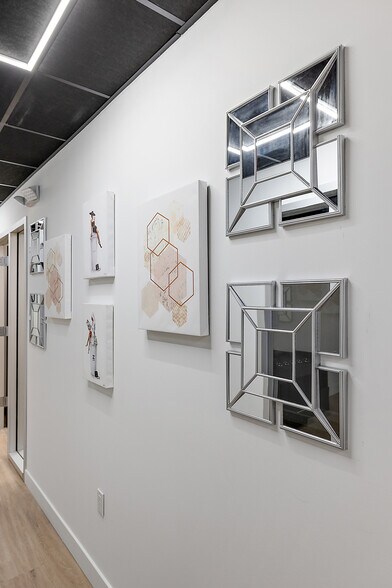 More Photos Of 801-803 W Big Beaver Rd, Troy Office For Lease