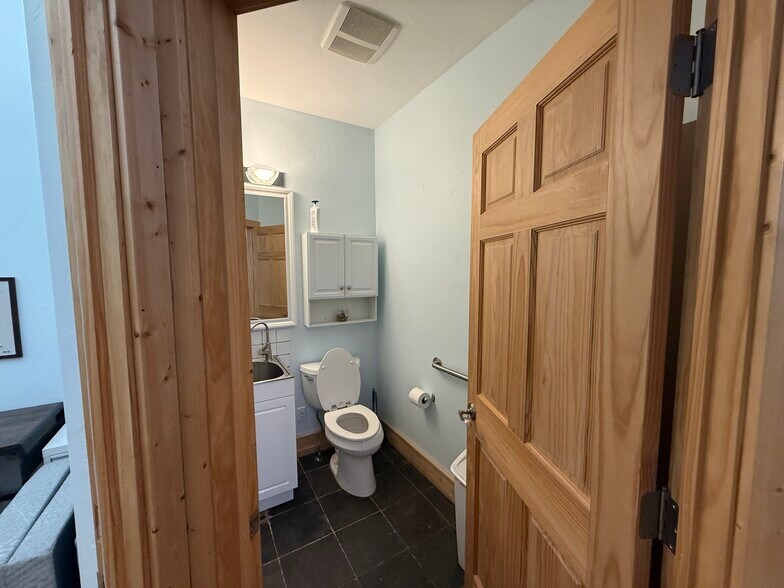 More Photos Of 195 S Lena St, Ridgway Medical For Sale