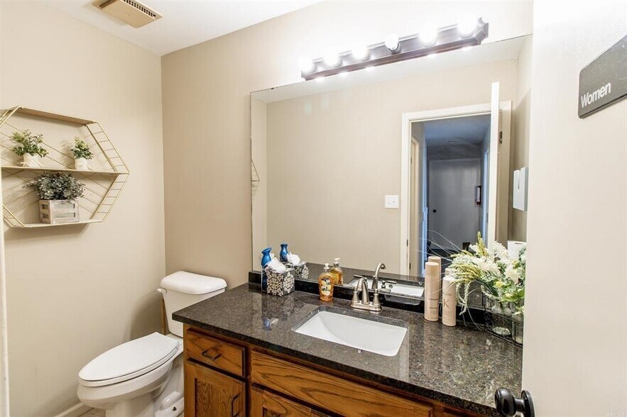 More Photos Of 5380 Central Ave, Hot Springs Office For Sale