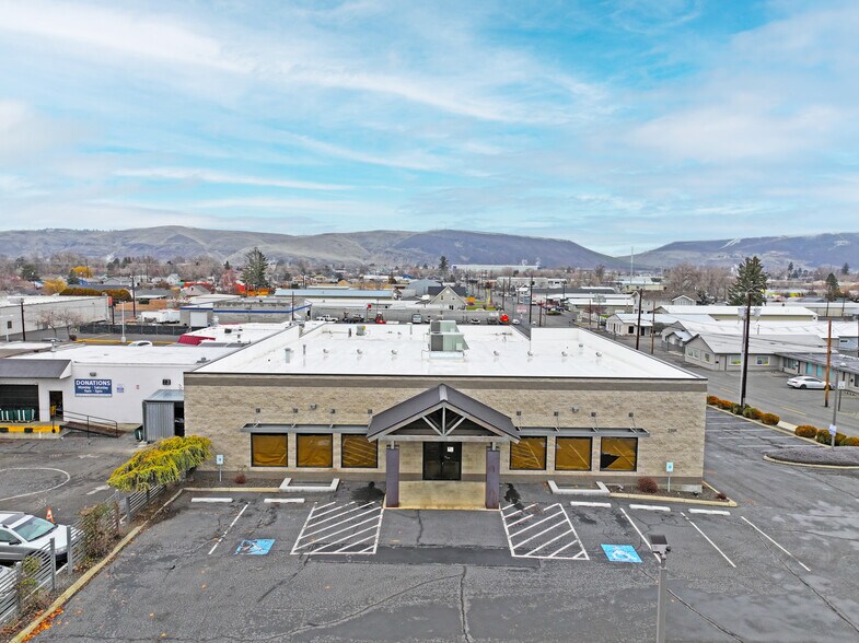 More Photos Of 2001 W Lincoln Ave, Yakima Freestanding For Sale