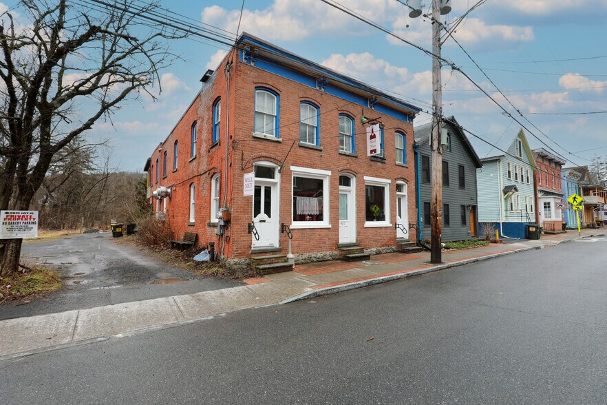 More Photos Of 407 Main st, Rosendale General Retail For Lease