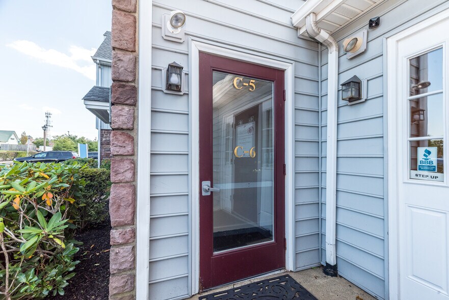 More Photos Of 2370 York Rd, Jamison Office For Sale