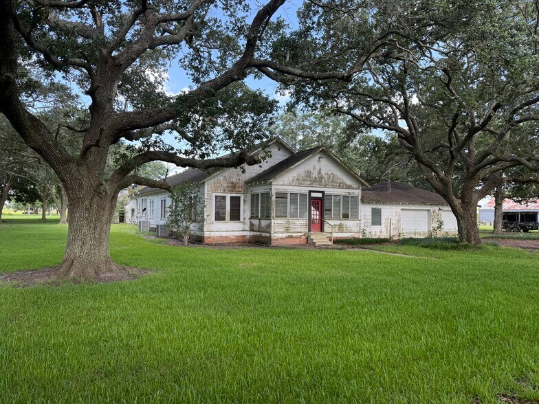 More Photos Of 525 Olede Devillier Road, Winnie Land For Sale
