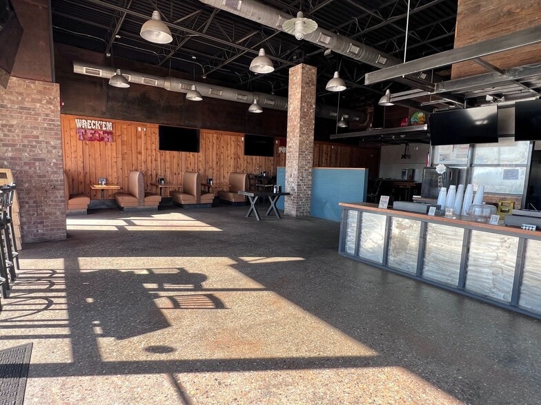 More Photos Of 5412 Slide Rd, Lubbock Freestanding For Lease