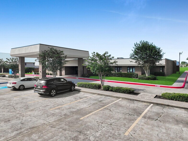 More Photos Of 1323 S 27th St, Nederland Medical For Sale