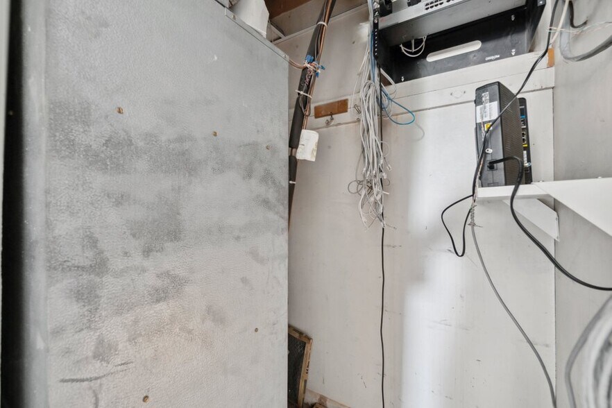 More Photos Of 519-521 N Charles St, Baltimore Office For Sale