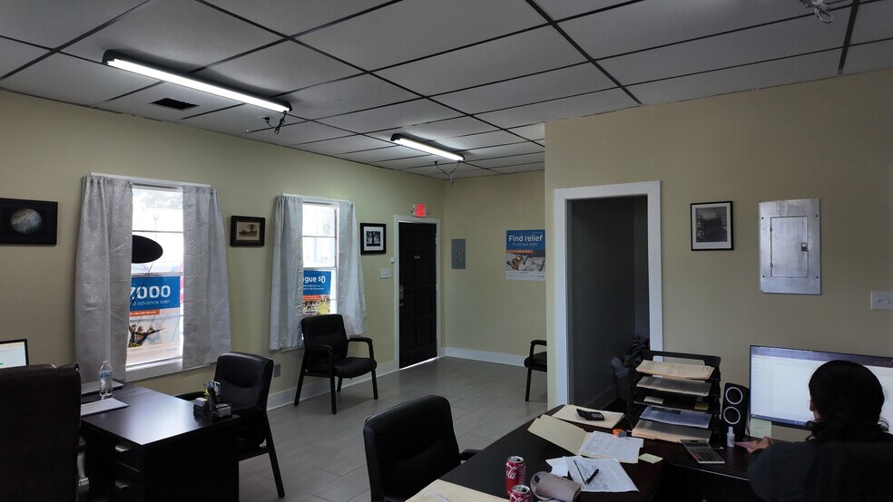 More Photos Of 2401 W Cervantes St, Pensacola General Retail For Sale