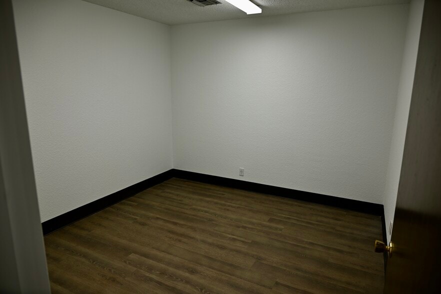 More Photos Of 155 W 2950 S, Salt Lake City Light Manufacturing For Lease