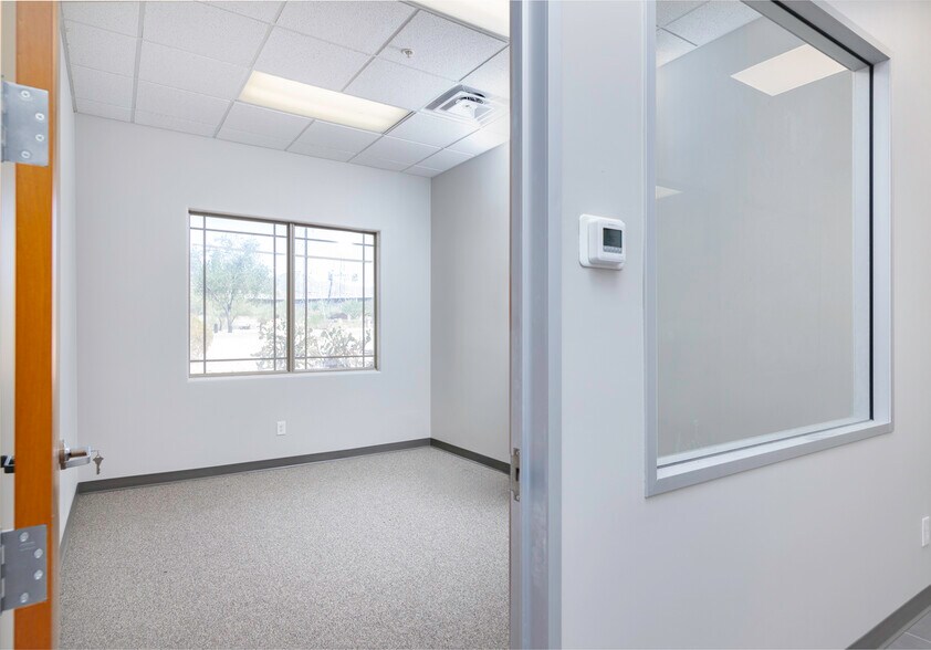 More Photos Of 10575 N 114th St, Scottsdale Office For Sale