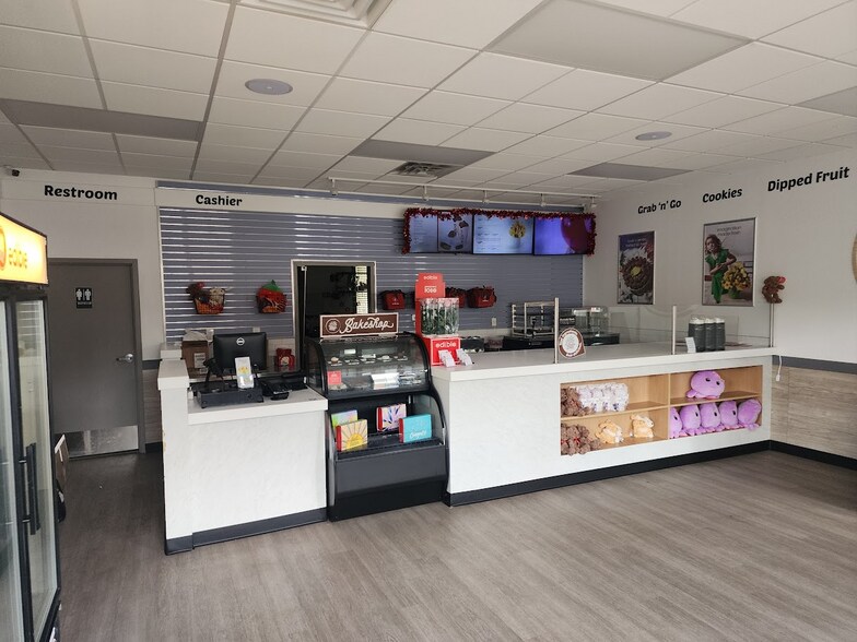 More Photos Of 381 Triangle Rd, Hillsborough Freestanding For Lease