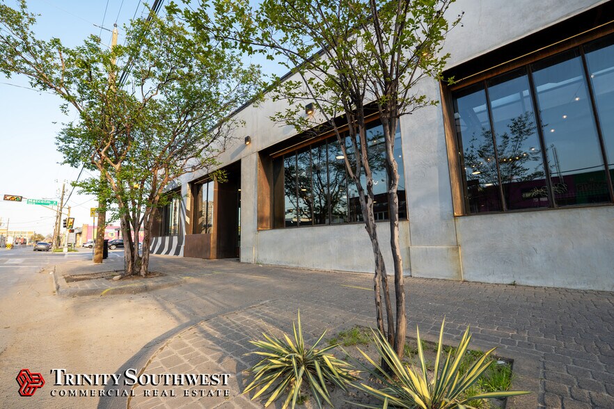 More Photos Of 2820-2824 Commerce St, Dallas Storefront For Sale