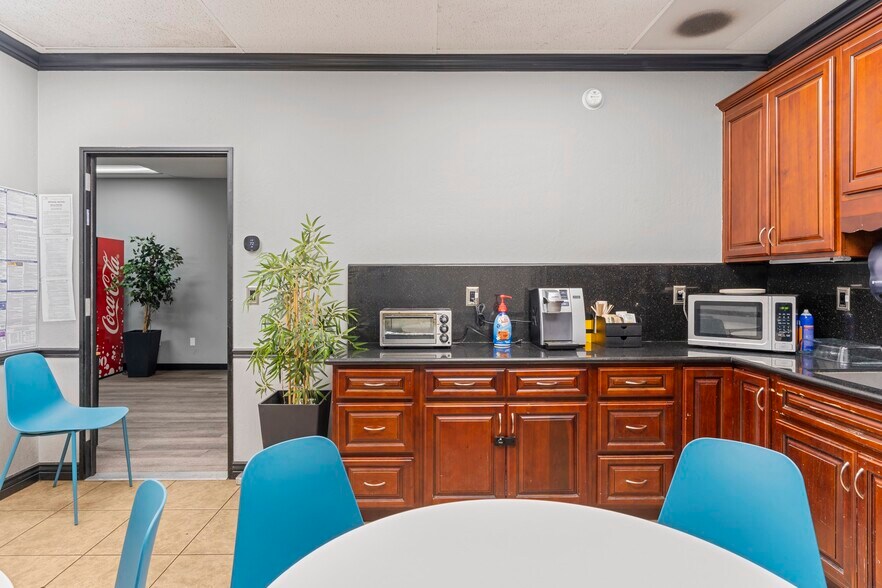 More Photos Of 205 E Alma Ave, San Jose Warehouse For Lease