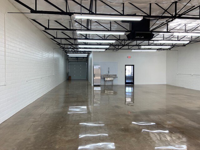 More Photos Of 1352 Chemical St, Dallas Flex For Lease