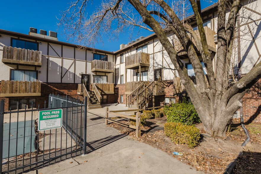More Photos Of 401 E Avenue A, Hutchinson Apartments For Sale