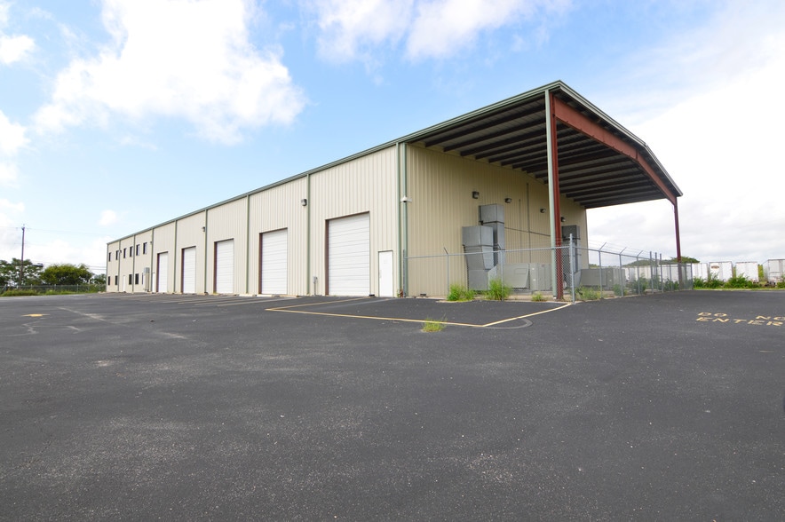More Photos Of 2375 Walsh Rd, San Antonio Manufacturing For Sale